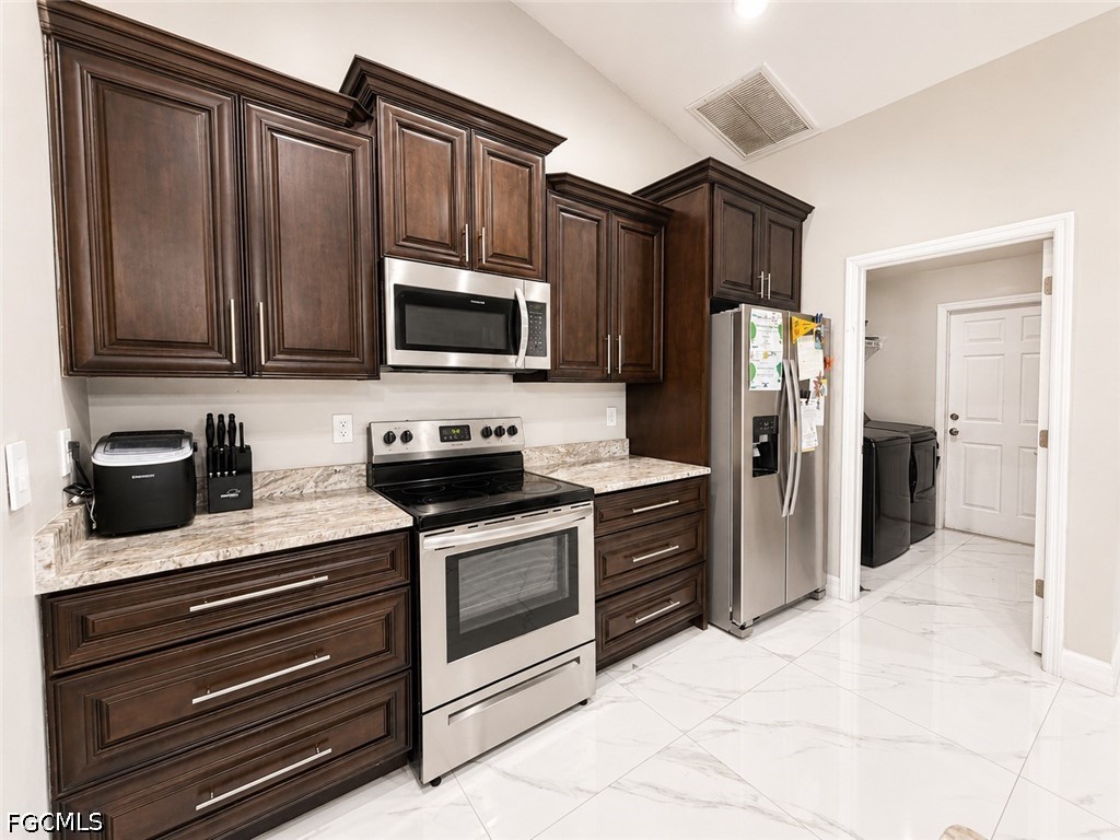 4 Bed SingleFamilyResidence for Sale in Lehigh Acres, photo 17