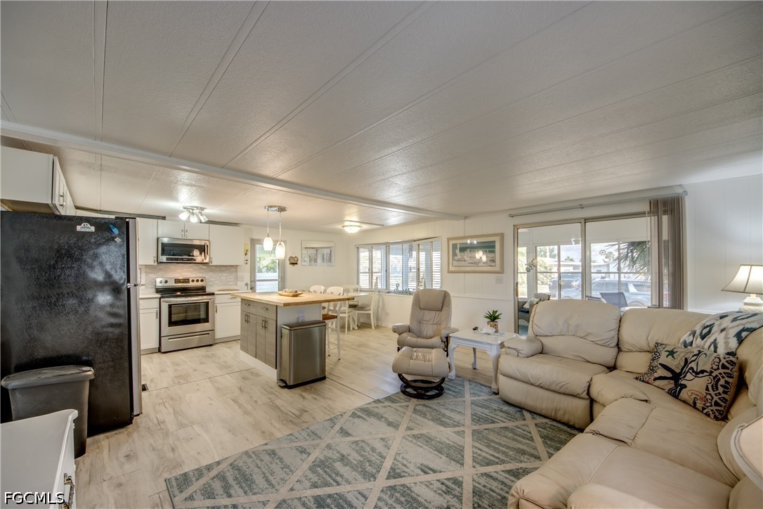 2 Bed ManufacturedHome for Sale in Old Bridge Village, FL — photo 17