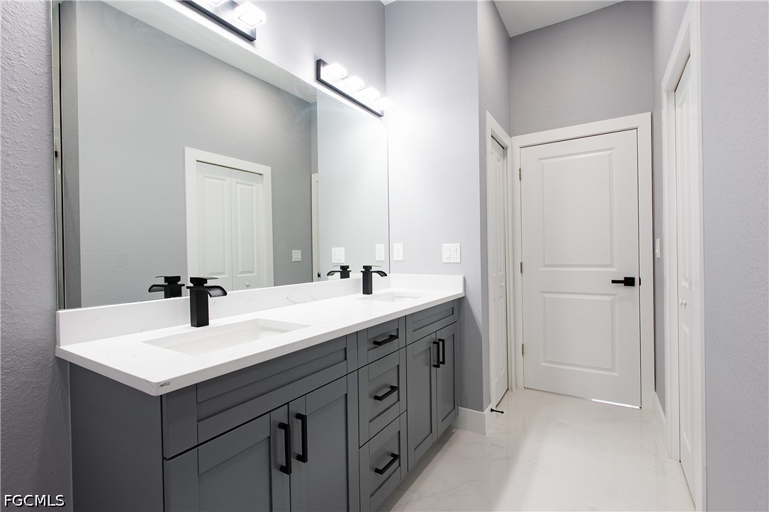 3 Bed SingleFamilyResidence for Sale in Lehigh Acres, photo 17