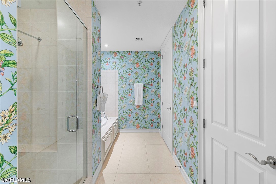 2 Bed Condominium for Sale in Naples, photo 17