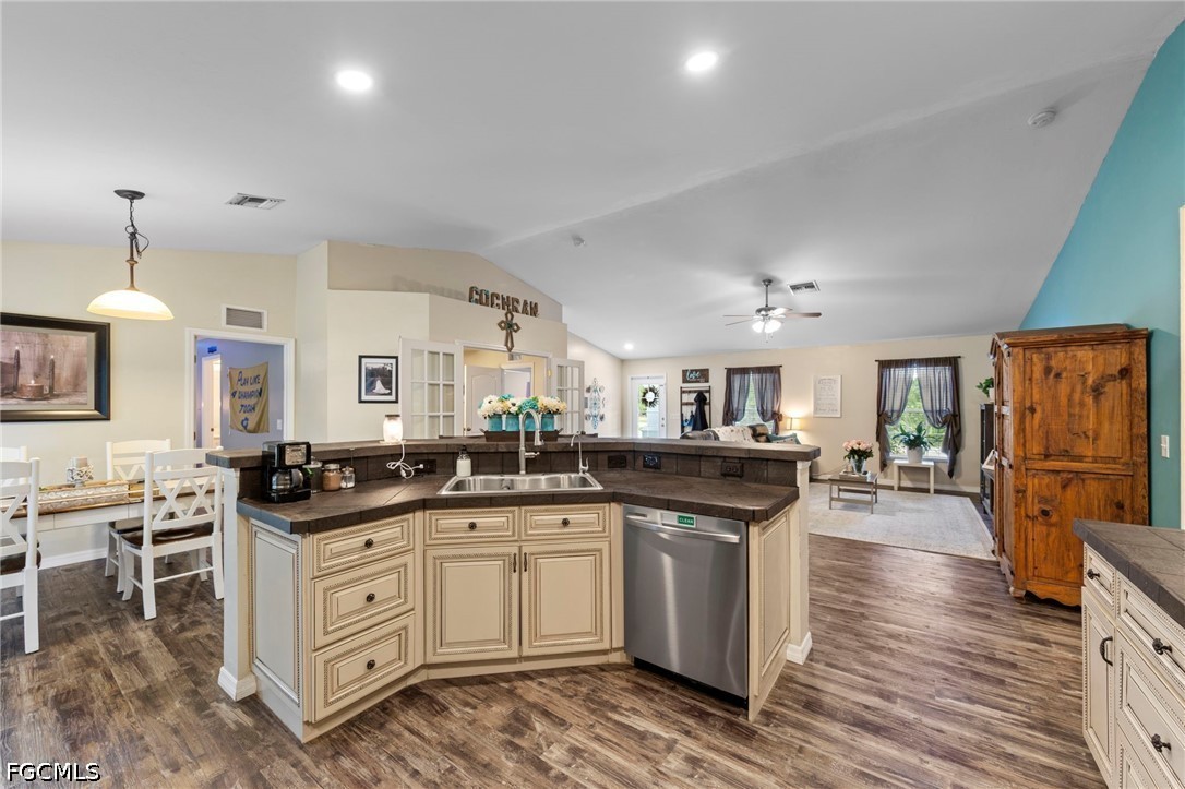 3 Bed SingleFamilyResidence for Sale in Lehigh Acres, photo 17