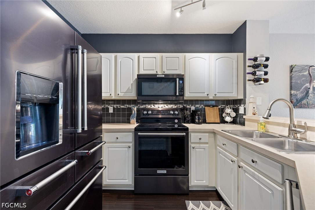 2 Bed Waterfront Home for Sale in Fort Myers, photo 17