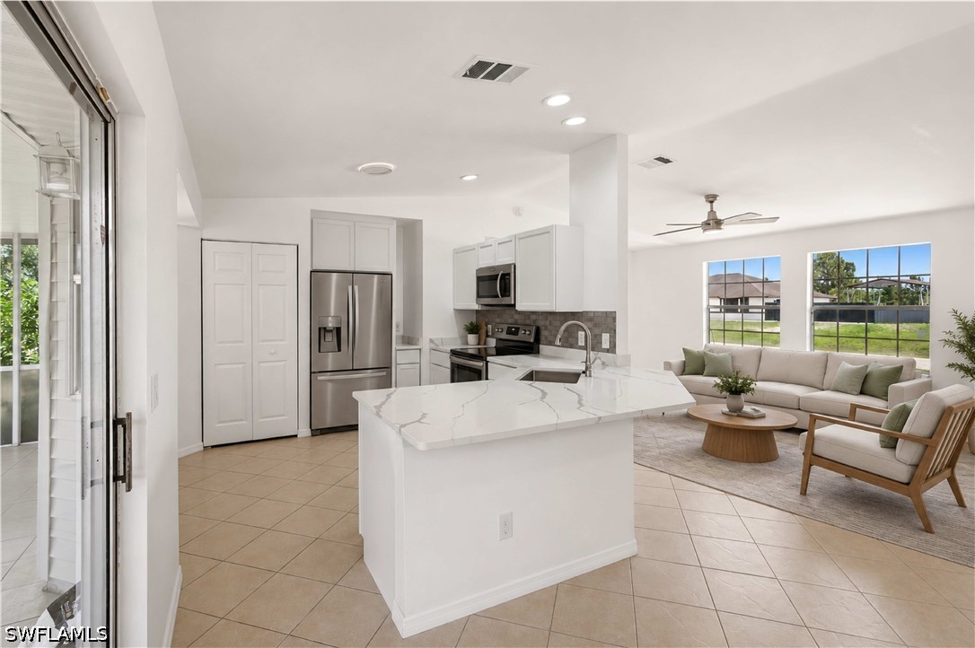 3 Bed SingleFamilyResidence for Sale in Lehigh Acres, photo 17