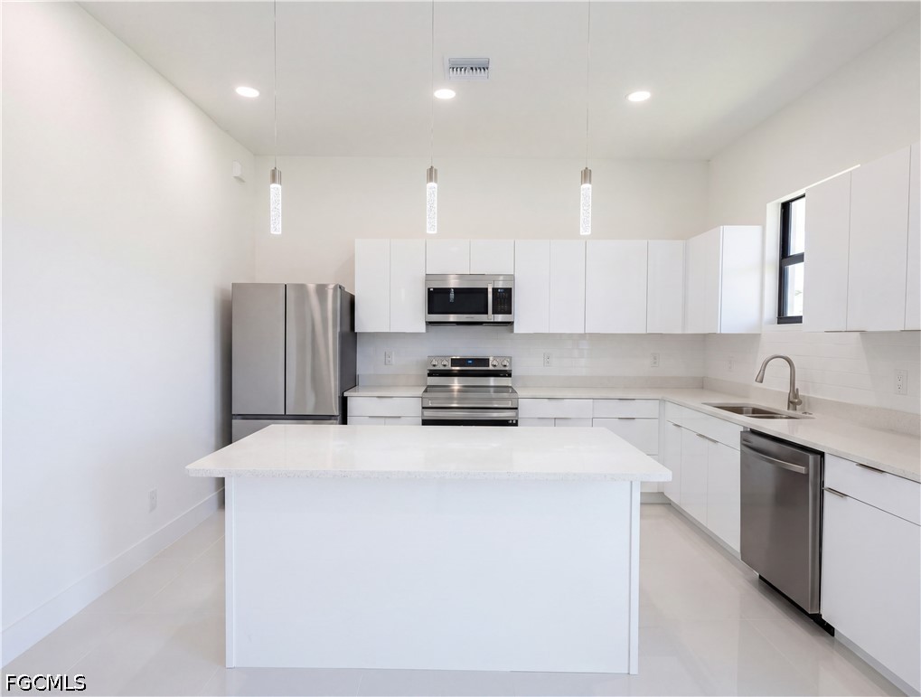 4 Bed SingleFamilyResidence for Sale in Cape Coral, photo 17