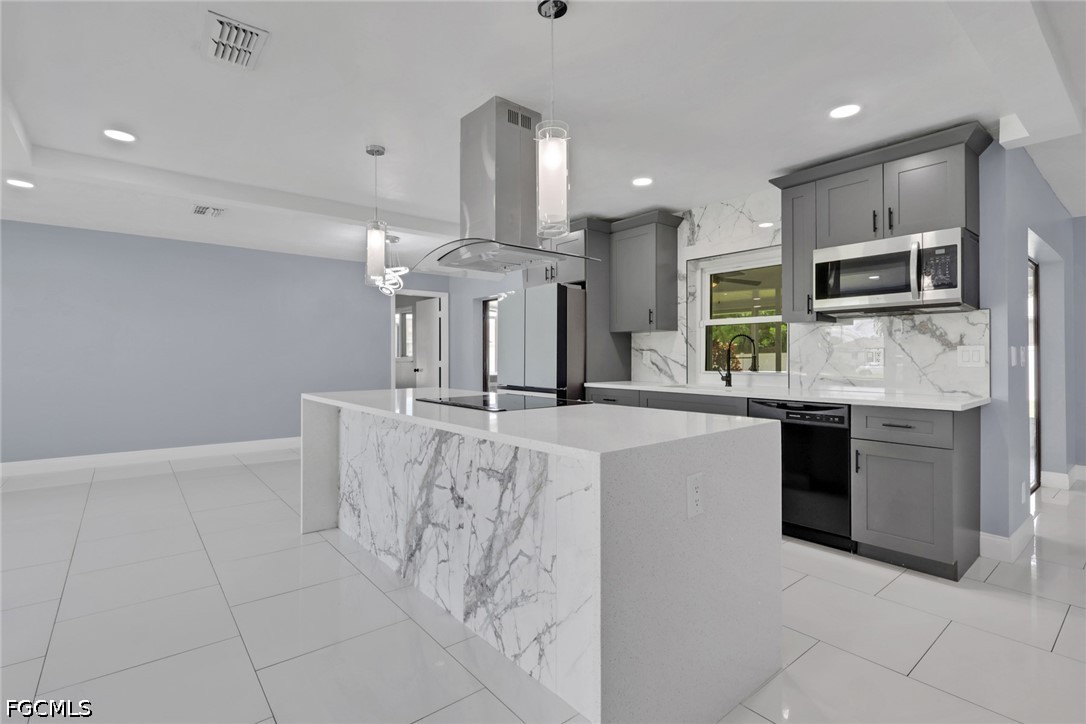 3 Bed SingleFamilyResidence for Sale in Cape Coral, photo 17