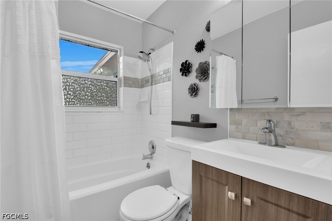 2 Bed SingleFamilyResidence for Sale in Mcgregor Groves, FL — photo 17