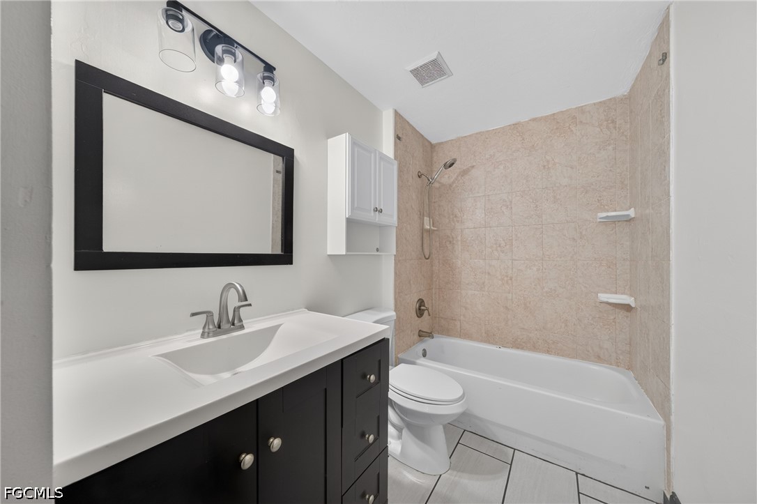 3 Bed SingleFamilyResidence for Sale in Cape Coral, photo 17