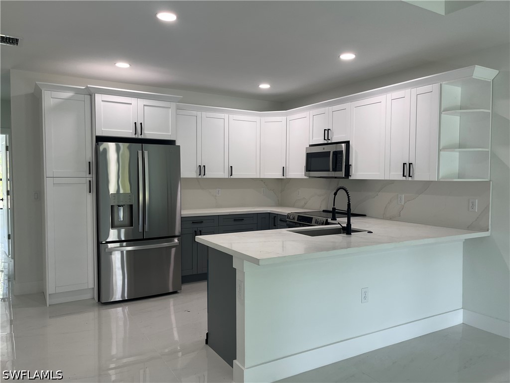 6 Bed Duplex for Sale in Twelfth Street Park, FL, $439,999 — photo 17