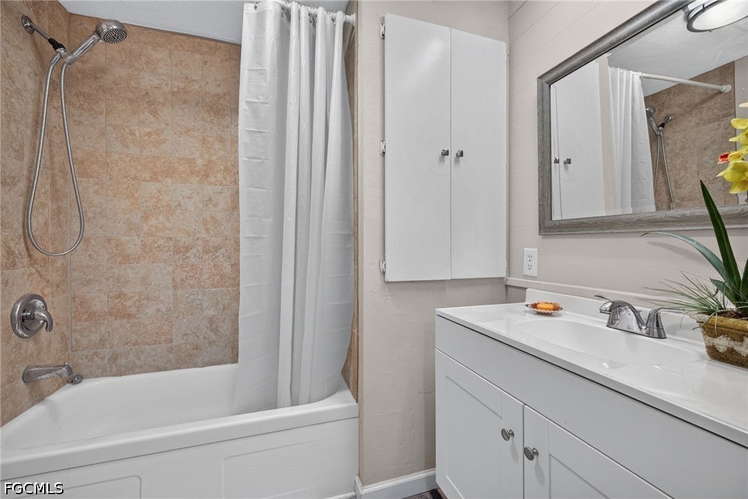 2 Bed ManufacturedHome for Sale in North Fort Myers, FL — photo 17