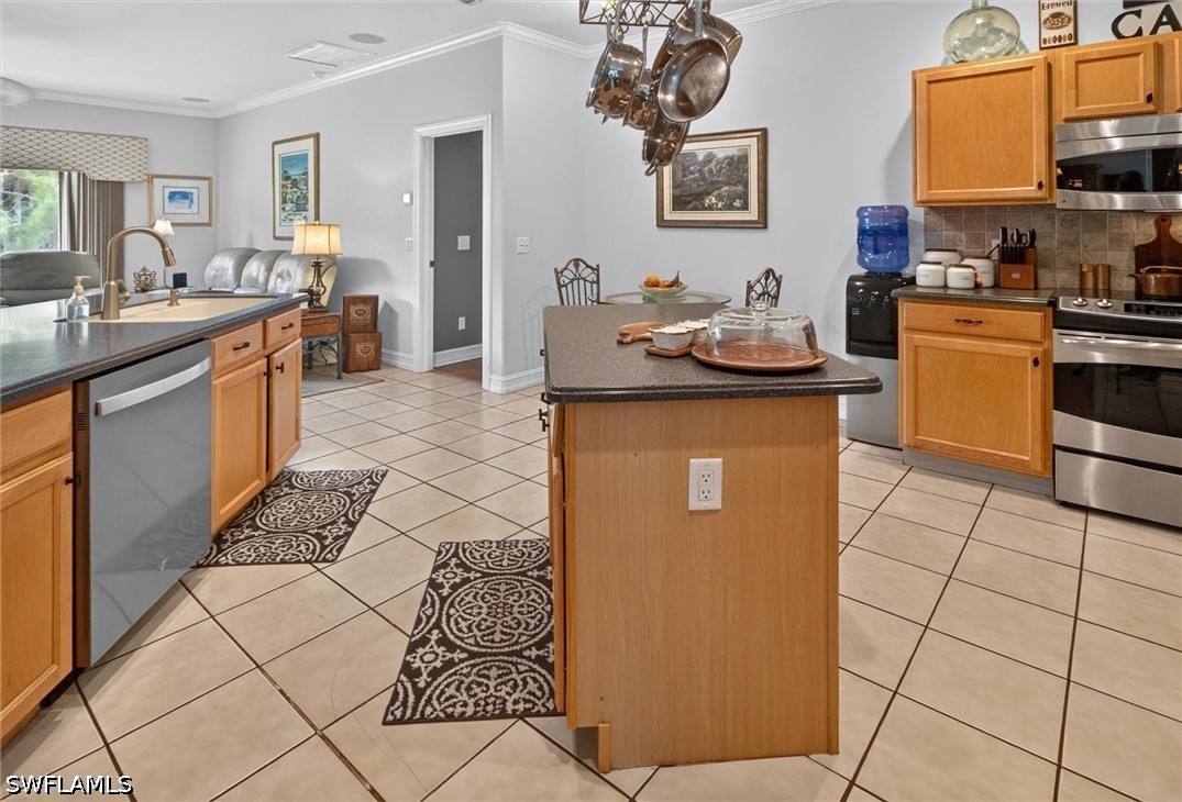 3 Bed SingleFamilyResidence for Sale in Naples, FL, $615,990 — photo 17