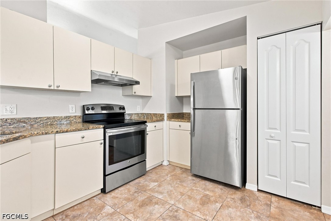 3 Bed SingleFamilyResidence for Sale in Lehigh Acres, FL — photo 17