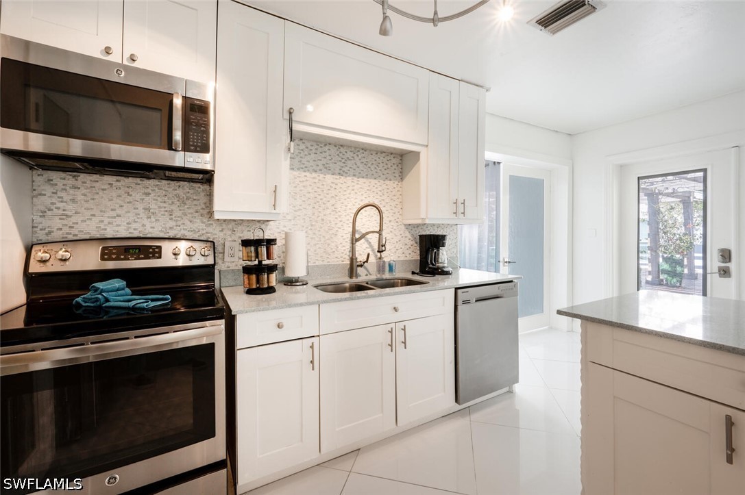 3 Bed SingleFamilyResidence for Sale in Naples, FL, $5,500 — photo 17