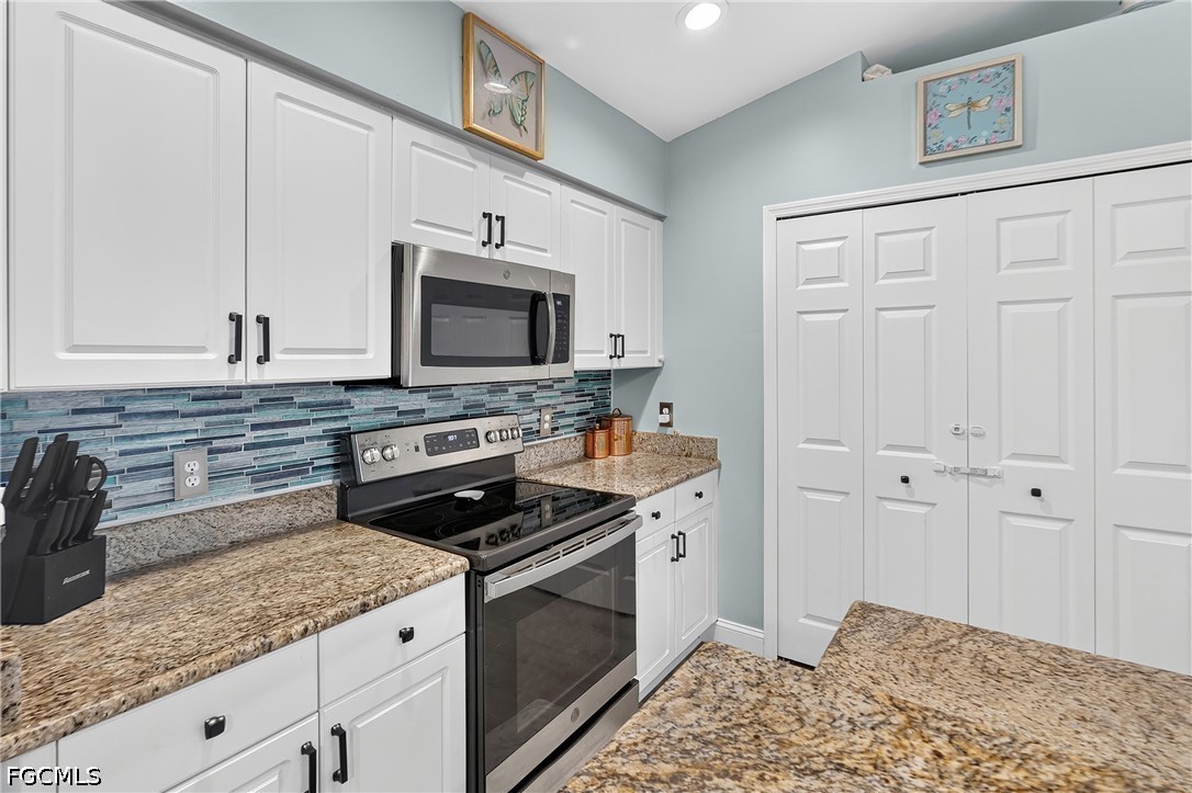 4 Bed SingleFamilyResidence for Sale in Mirror Lakes, FL — photo 17