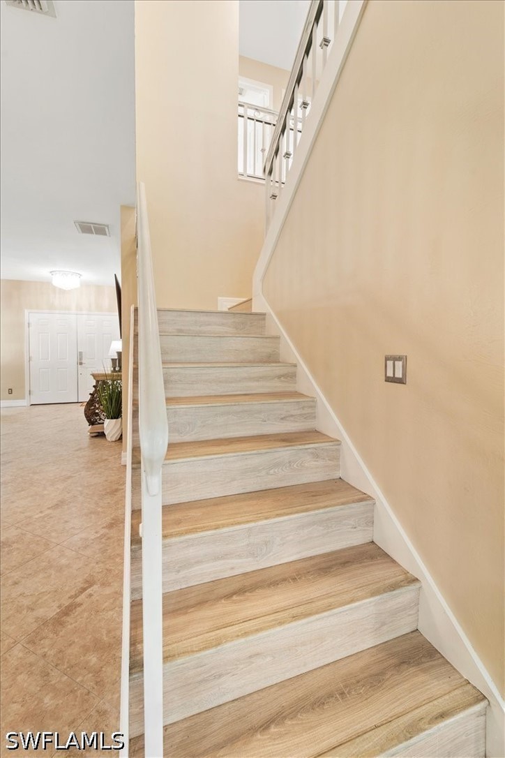 4 Bed SingleFamilyResidence for Sale in Eagle Pointe, FL — photo 17