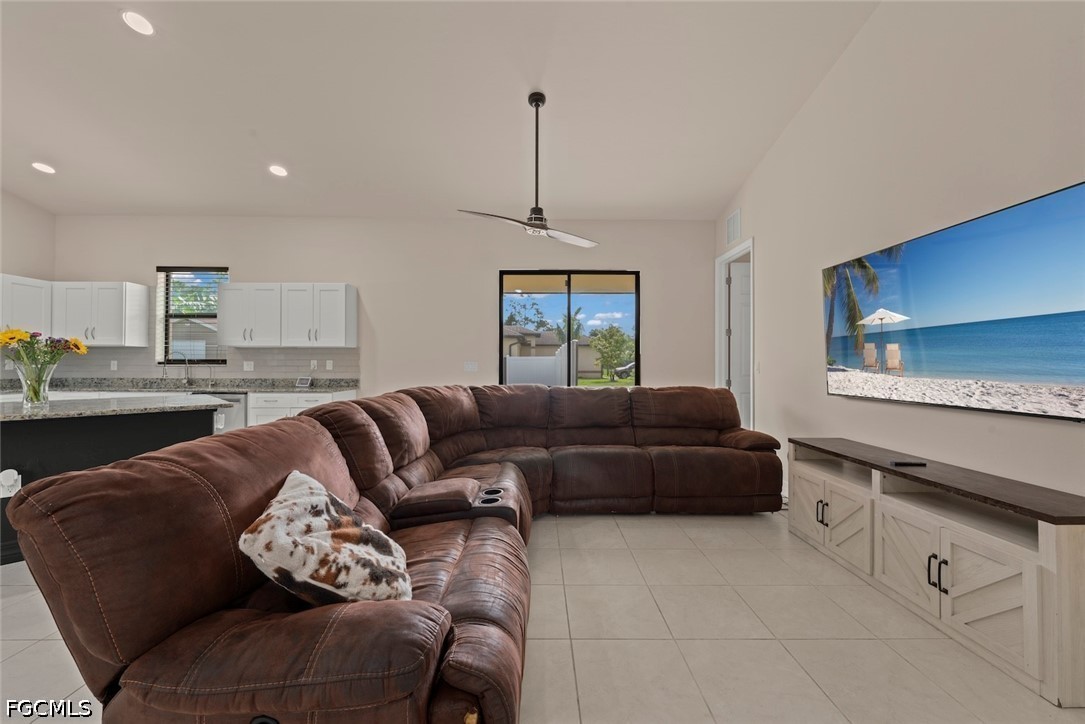 4 Bed SingleFamilyResidence for Sale in Lehigh Acres, photo 17