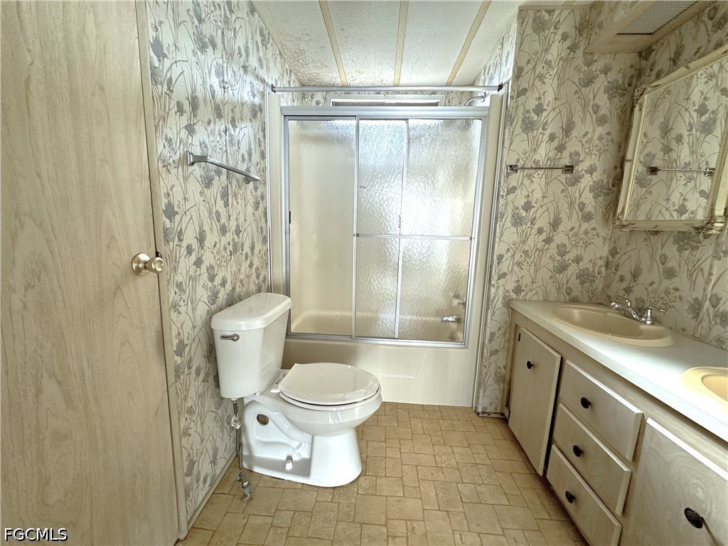 2 Bed ManufacturedHome for Sale in Mobile Manor, FL, $1,200 — photo 17