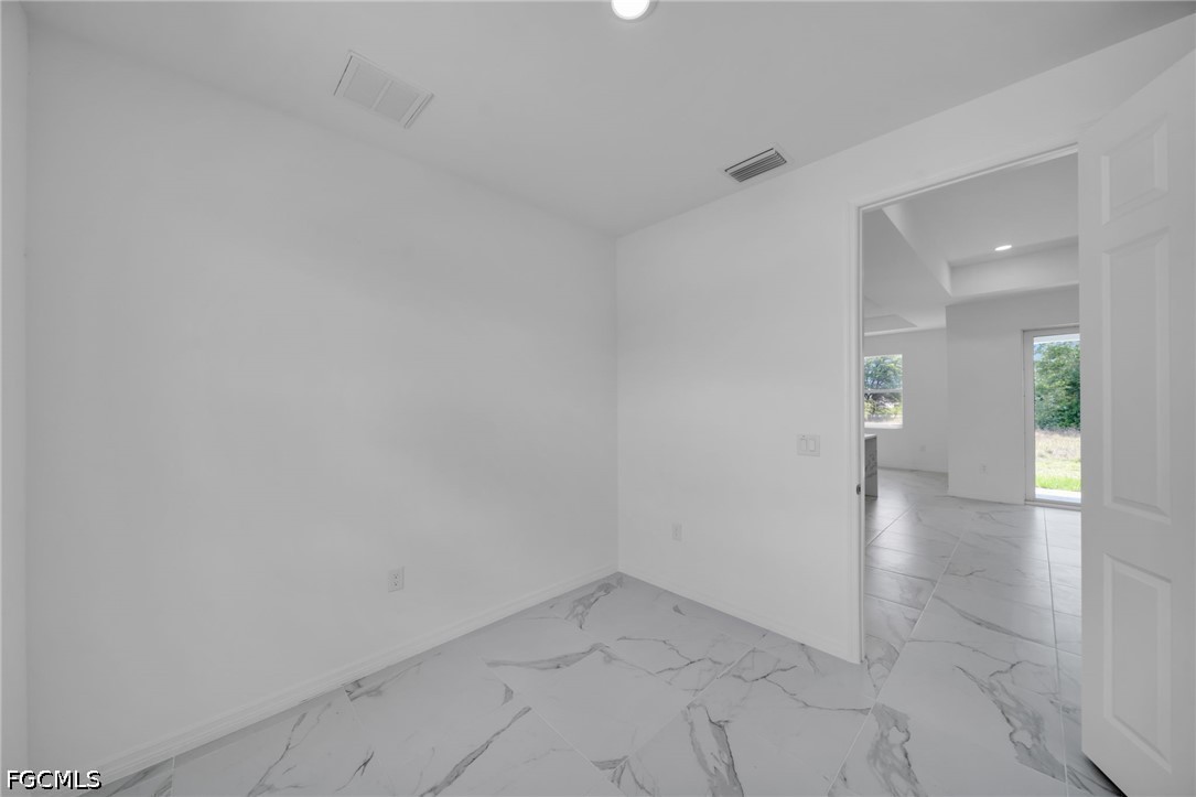 4 Bed SingleFamilyResidence for Sale in Lehigh Acres, photo 17