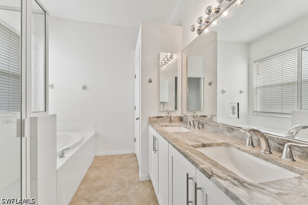 4 Bed Waterfront Home for Sale in Stoneybrook, FL, $599,900 — photo 17
