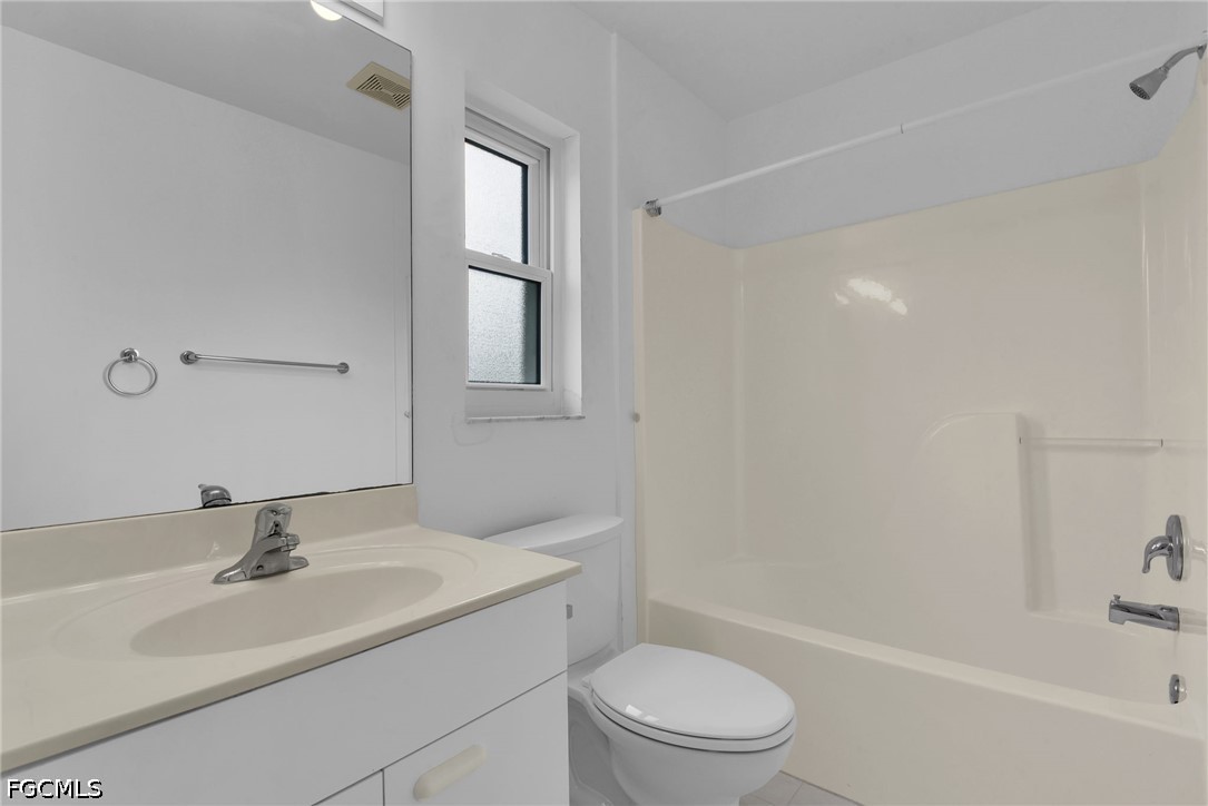 2 Bed SingleFamilyResidence for Sale in Lehigh Acres, photo 17