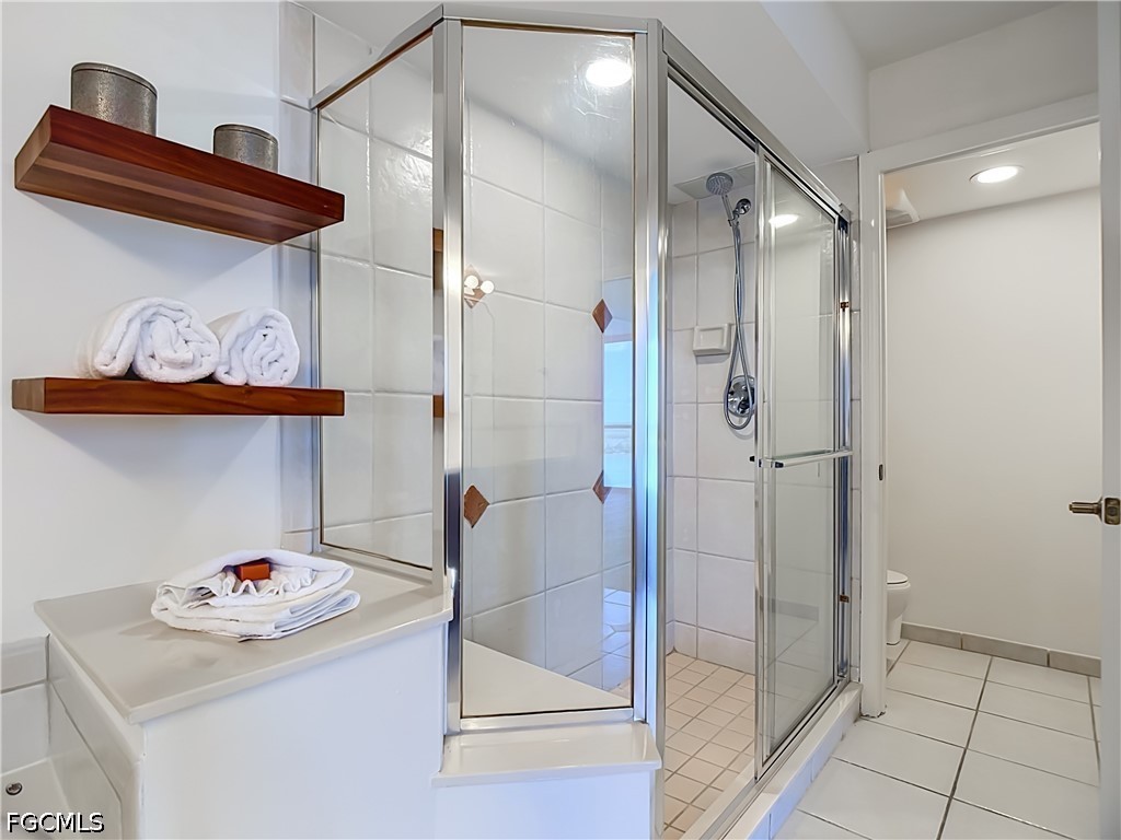 1 Bed Waterfront Home for Sale in Fort Myers Beach, photo 17