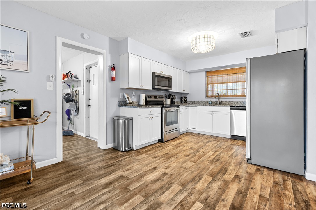 3 Bed Pool Home for Sale in Palmlee Park, photo 17