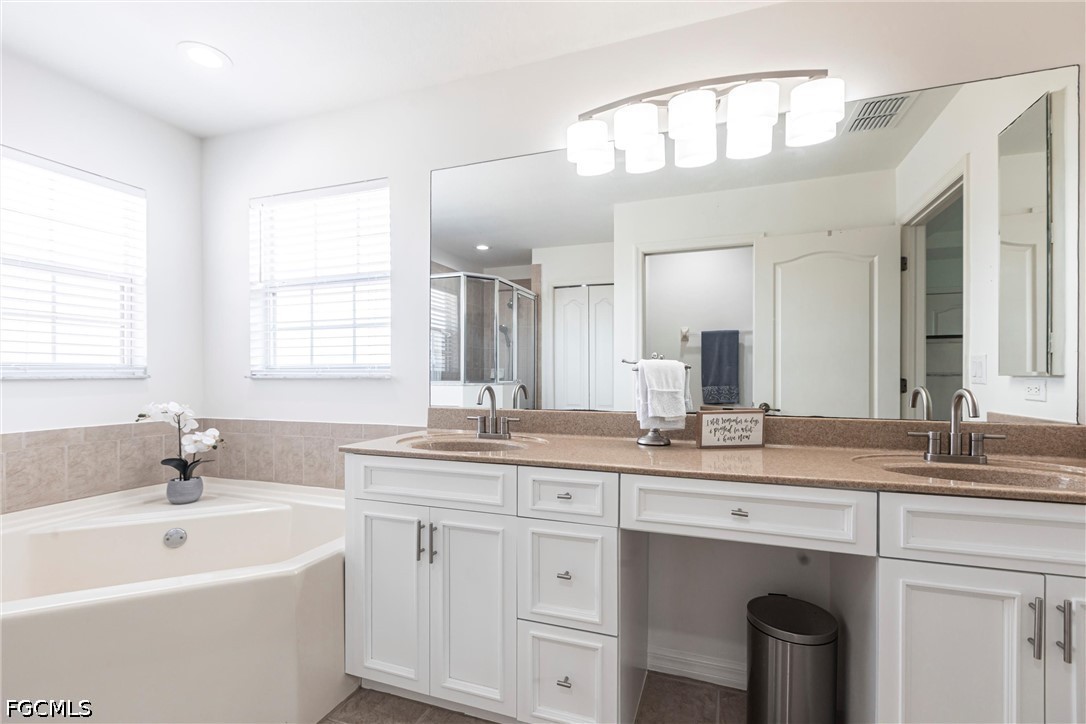 4 Bed SingleFamilyResidence for Sale in Stoneybrook, photo 17