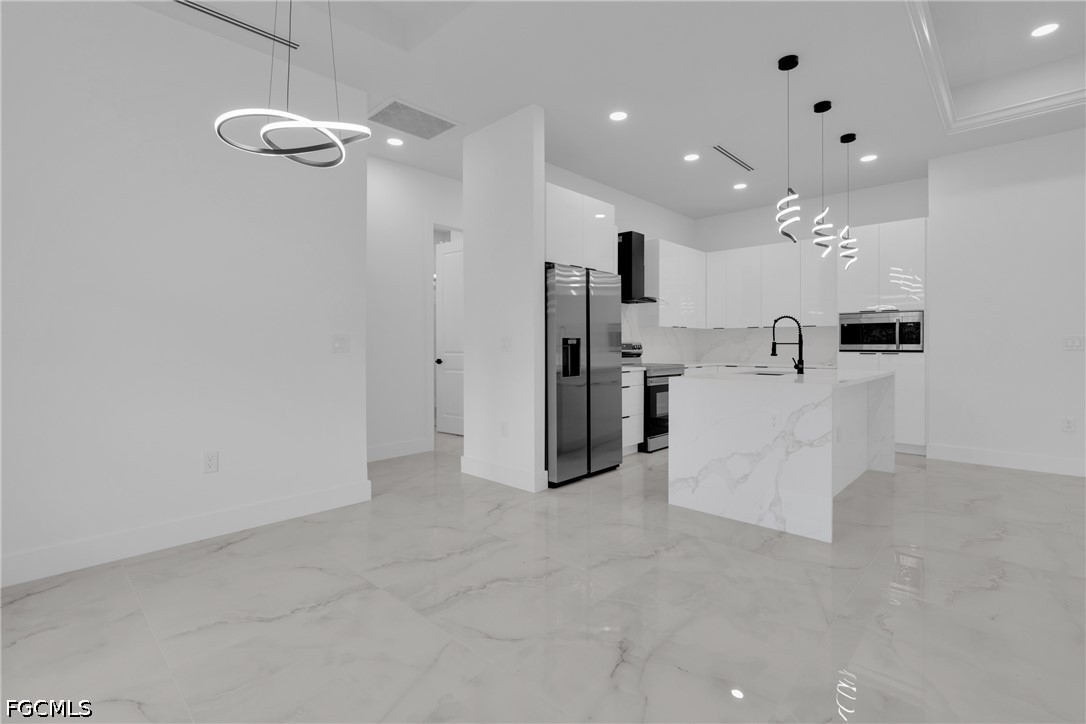 4 Bed SingleFamilyResidence for Sale in Lehigh Acres, photo 17