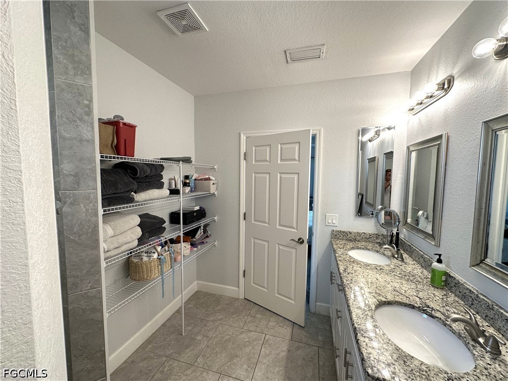 3 Bed SingleFamilyResidence for Sale in Lehigh Acres, photo 17