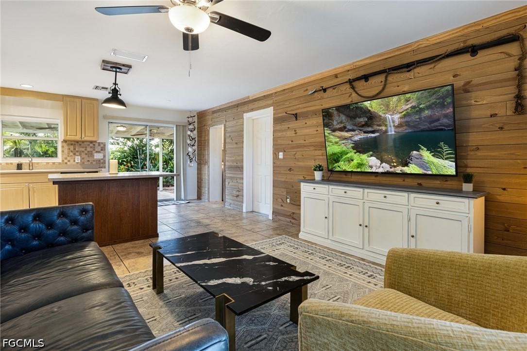3 Bed SingleFamilyResidence for Sale in San Carlos Park, photo 17