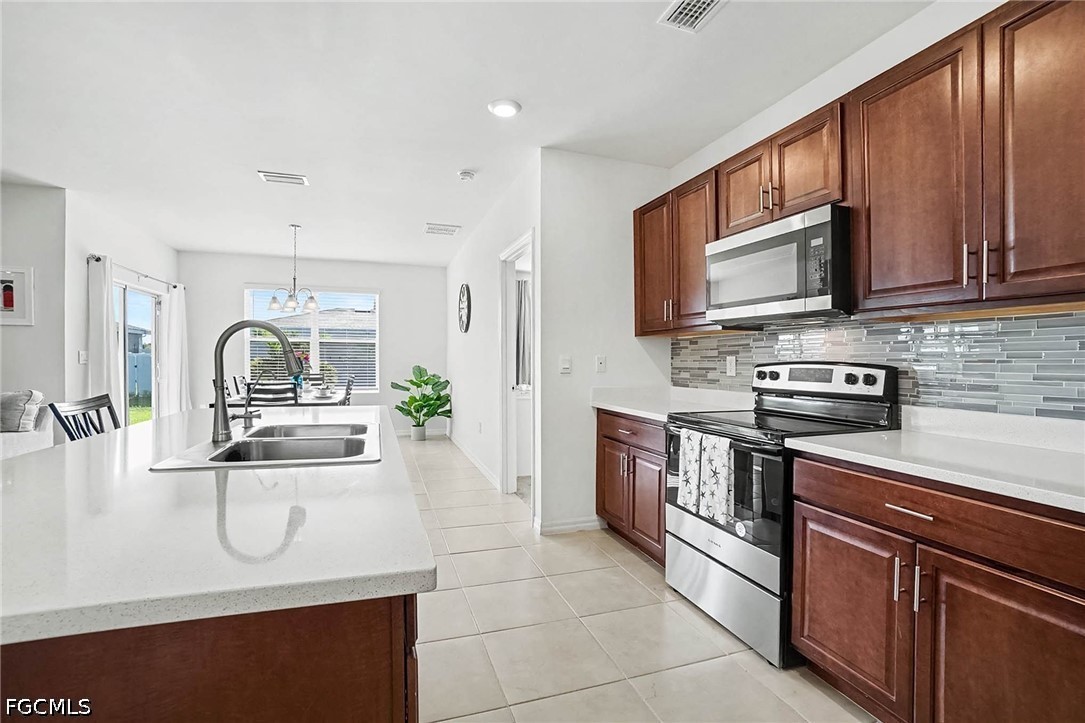 3 Bed SingleFamilyResidence for Sale in Cape Coral, photo 17