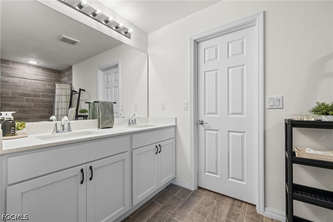 3 Bed SingleFamilyResidence for Sale in Cape Coral, photo 17