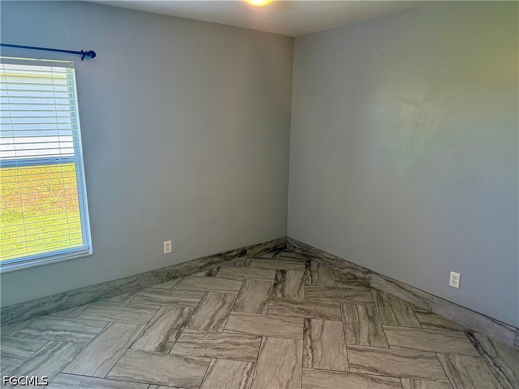 3 Bed SingleFamilyResidence for Sale in Cape Coral, photo 17