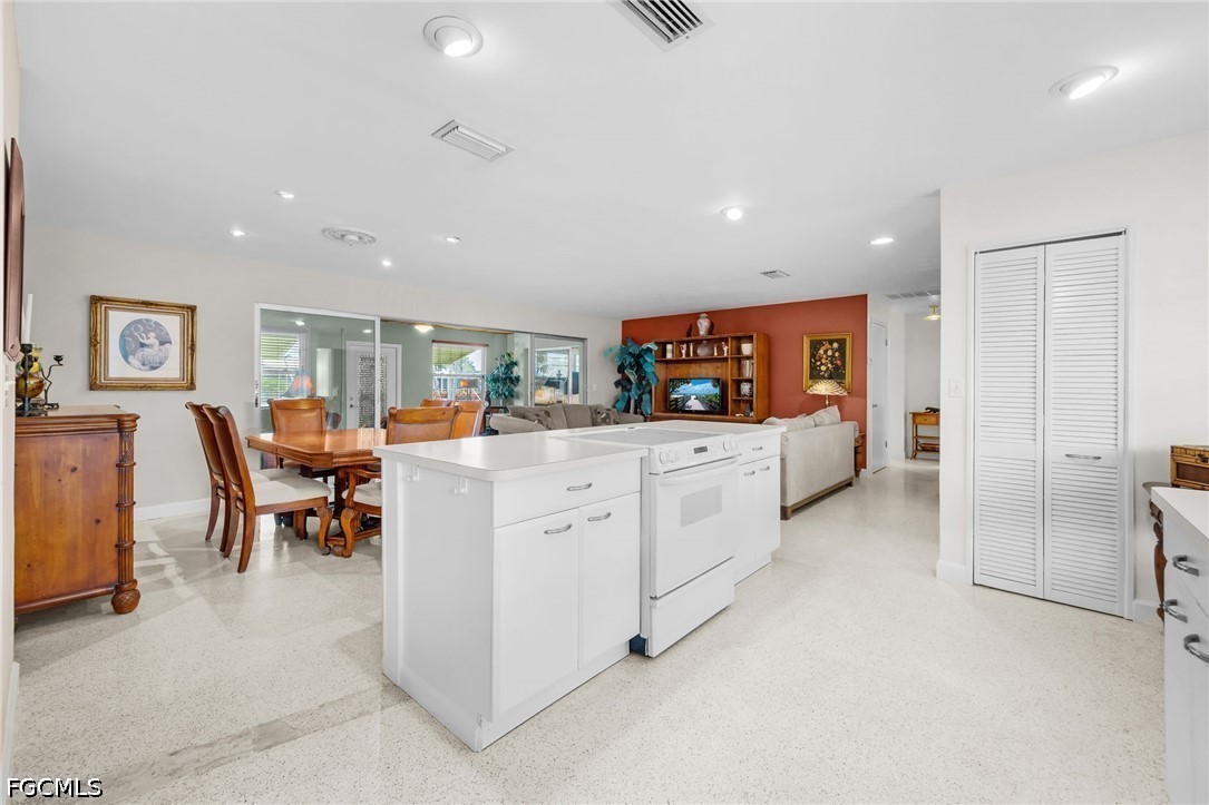 3 Bed Waterfront Home for Sale in Cape Coral, photo 17