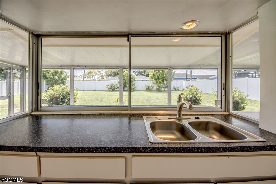 2 Bed SingleFamilyResidence for Sale in Cape Coral, photo 17