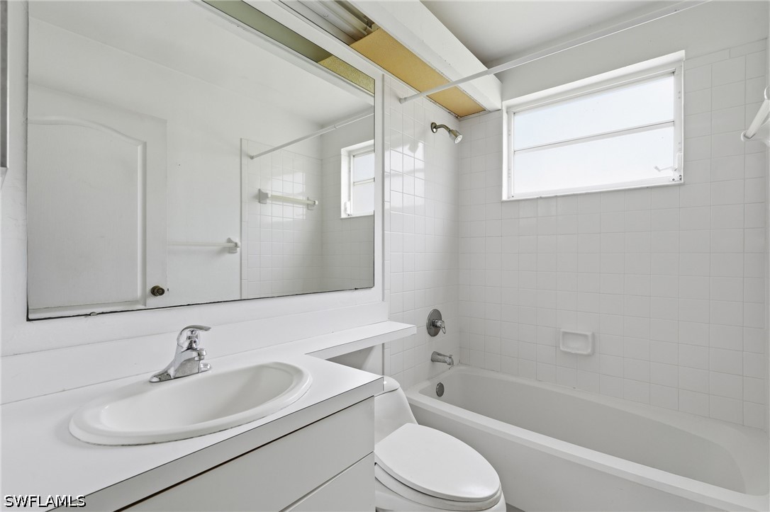 3 Bed SingleFamilyResidence for Sale in Naples, photo 17