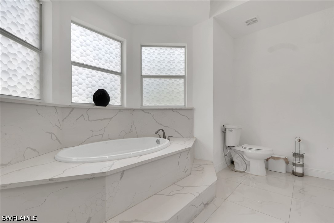 3 Bed SingleFamilyResidence for Sale in Naples, photo 17