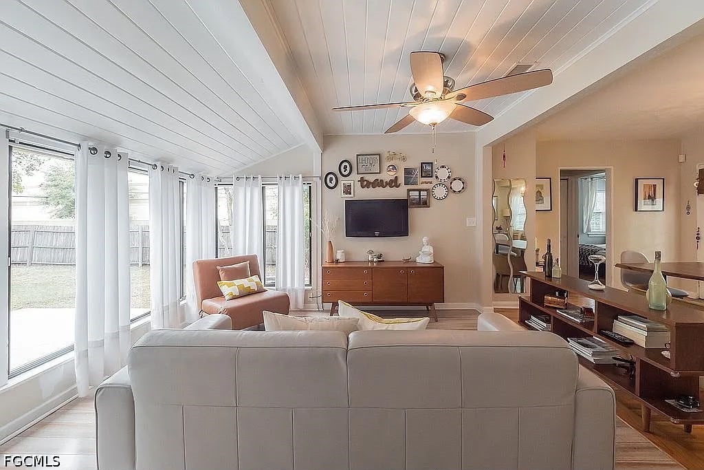 2 Bed SingleFamilyResidence for Sale in Orlando, photo 17
