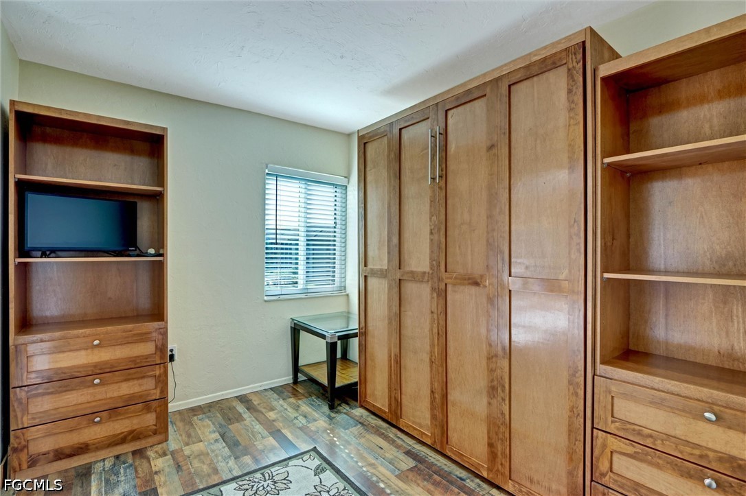 1 Bed Waterfront Home for Sale in Fort Myers, photo 17