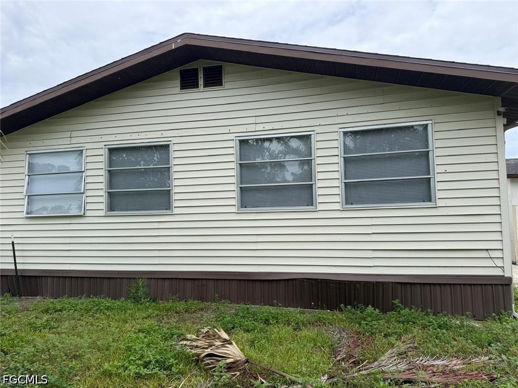 2 Bed Waterfront Home for Sale in Fort Myers Estates, photo 17