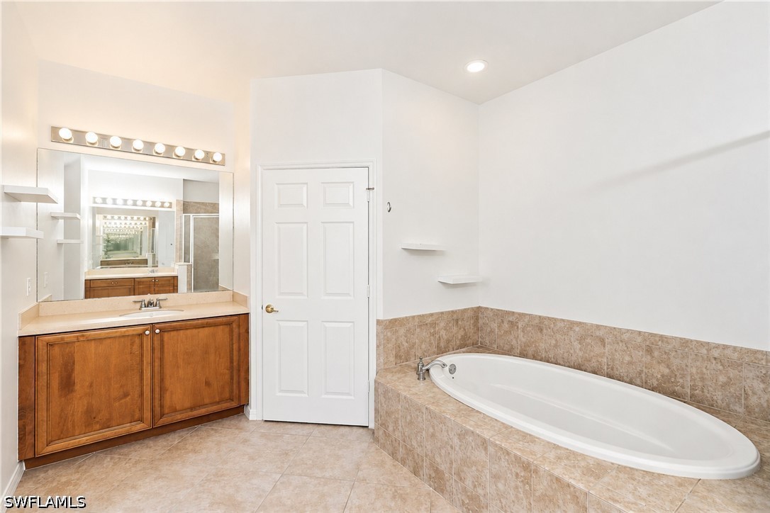 3 Bed Waterfront Home for Sale in Ashton Oaks, photo 17