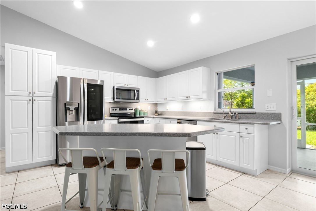 3 Bed SingleFamilyResidence for Sale in Cape Coral, photo 17