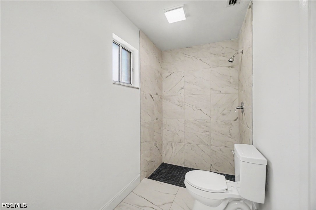2 Bed SingleFamilyResidence for Sale in Cape Coral, photo 17