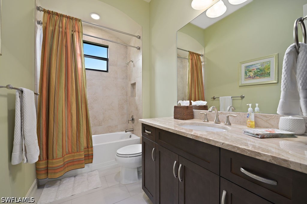 3 Bed Pool Home for Sale in Lakoya, photo 17