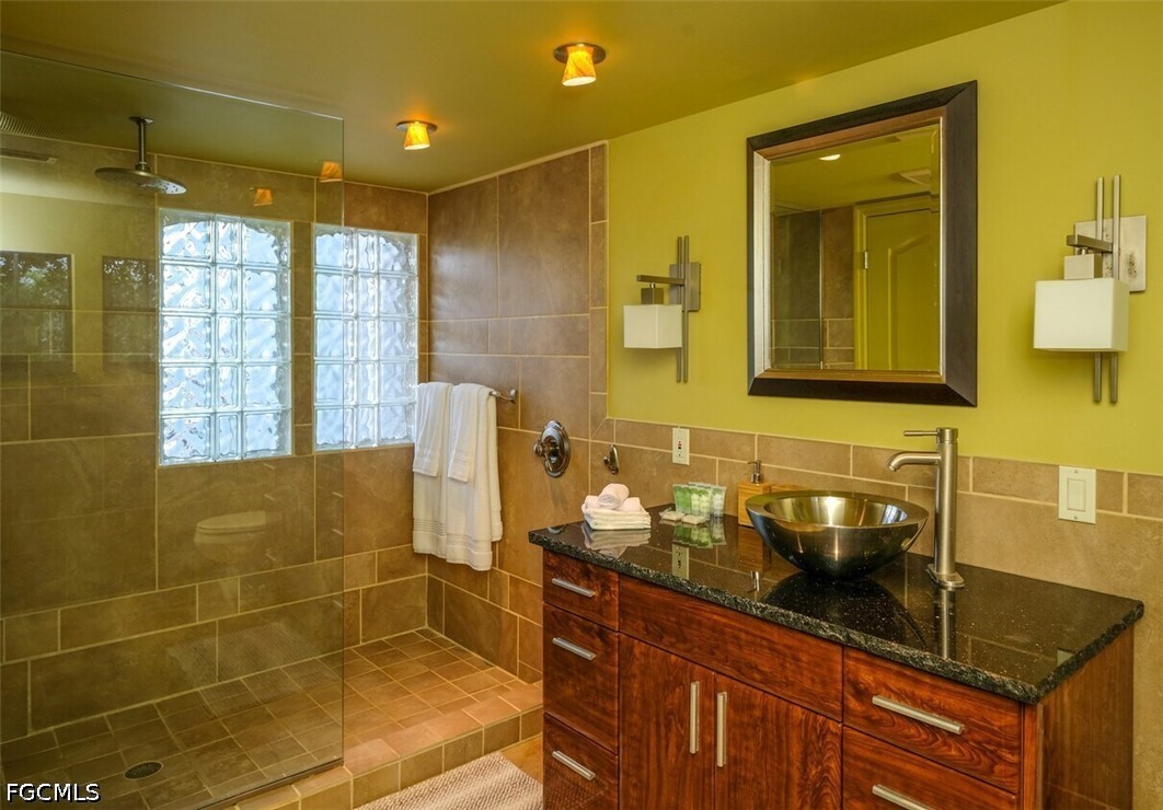 8 Bed Pool Home for Sale in Kings Lake, photo 17