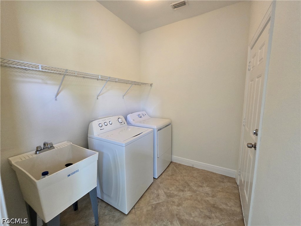 3 Bed SingleFamilyResidence for Sale in Lehigh Acres, photo 17