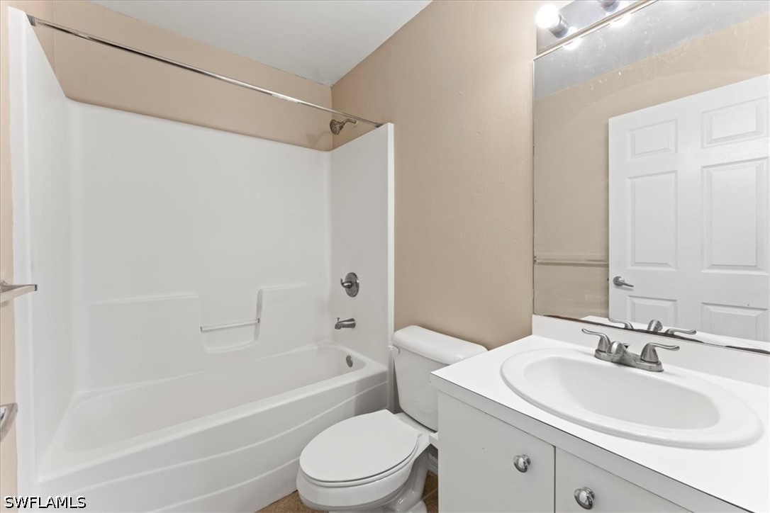 6 Bed Waterfront Home for Sale in Lehigh Acres, photo 17