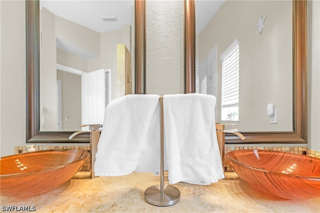 3 Bed SingleFamilyResidence for Sale in Naples, photo 17