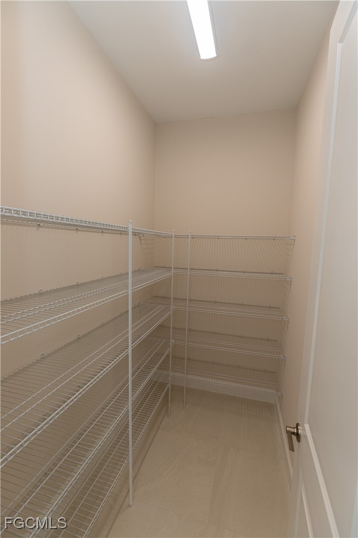 3 Bed SingleFamilyResidence for Sale in Valencia Harbor, FL — photo 18