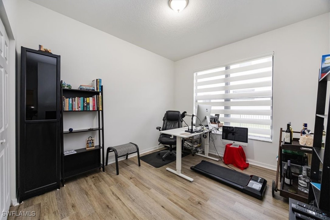3 Bed SingleFamilyResidence for Sale in Silverwood, FL — photo 18