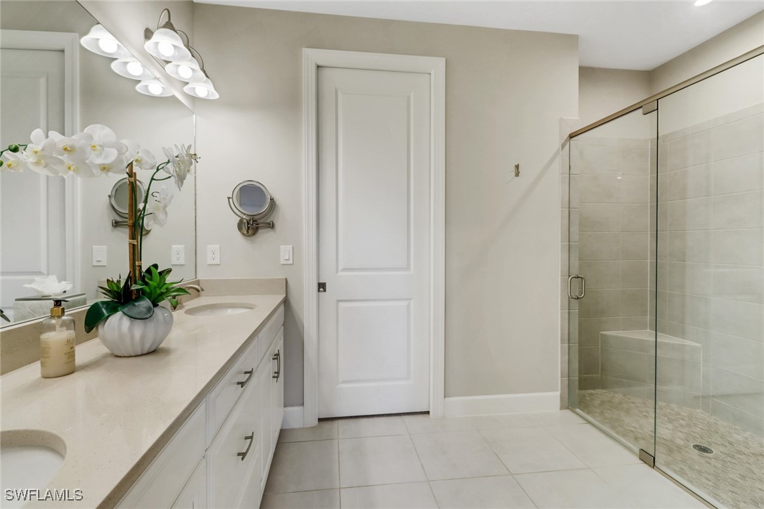 2 Bed Attached for Sale in Naples, photo 18